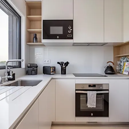 Nomads Lux - 2bdr & Parking Flores Square Porto