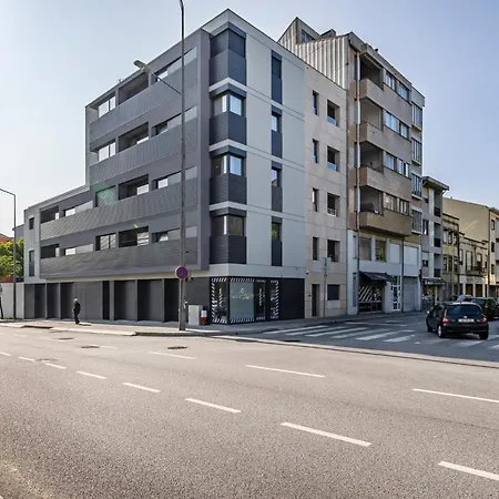 Apartment Nomads Lux - 2bdr & Parking Flores Square *