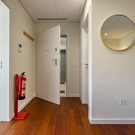 Nomads Lux - 2bdr & Parking Flores Square * Porto