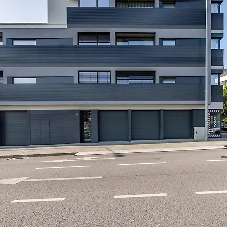 Nomads Lux - 2bdr & Parking Flores Square *